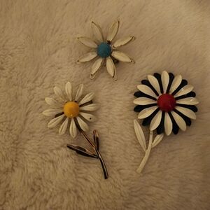 Vtg 50s-60 Daisy 3 Three! Flower Power MOD Enamel Metal Rivot Brooch Pins